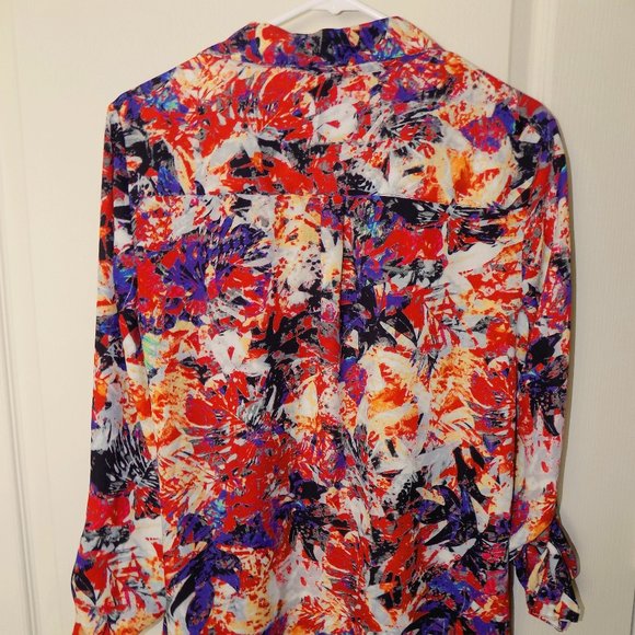 Multi-Color Abstract/Flowery Long-Sleeve Button-Up - Picture 4 of 6